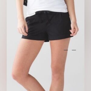 Lululemon Spring Breakaway Shorts Excellent Condition size 8
